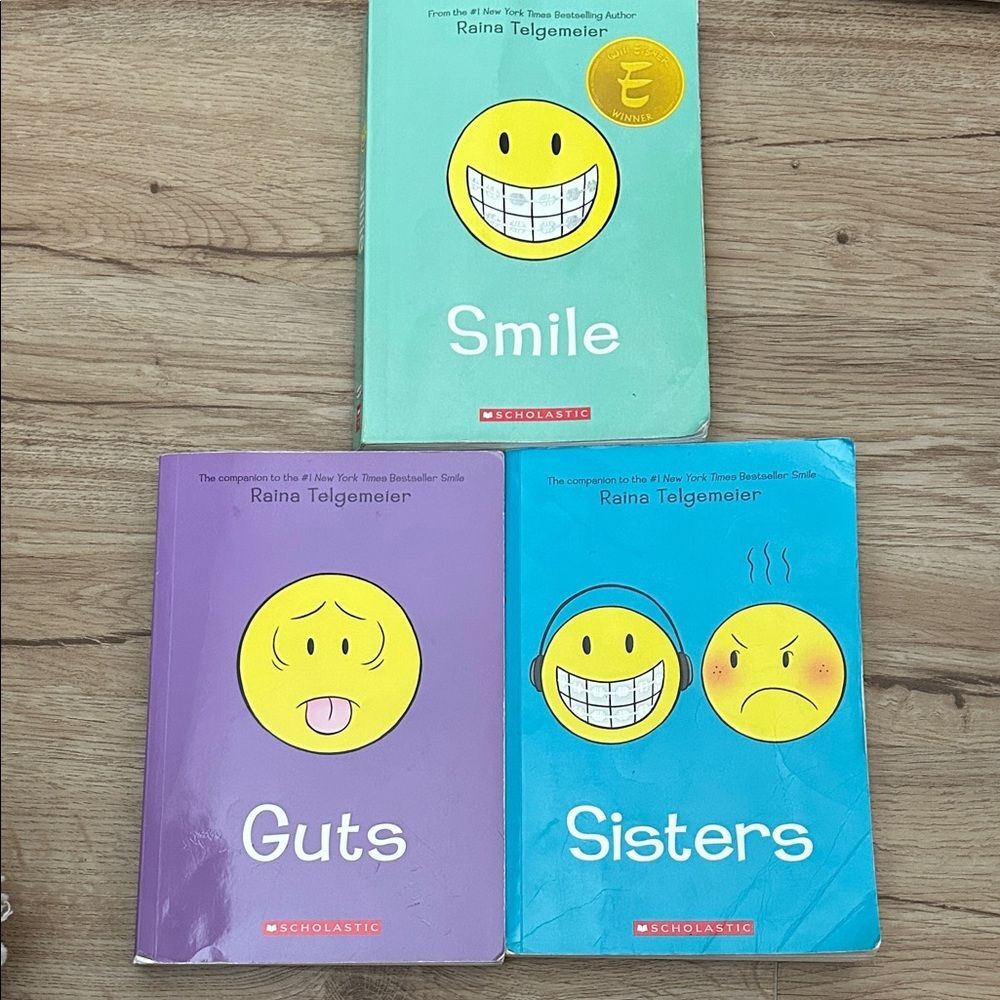 Scholastic Raina Telgemeier Graphic Novel Collection - Smile, Guts, Sisters